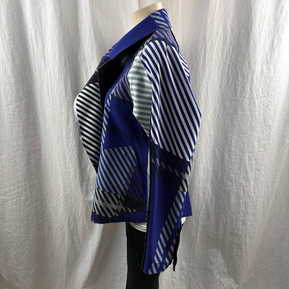 Issey Miyake Reversible Charcoal Blazer with Pattern - Picture 12 of 16